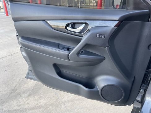 Certified 2017 Nissan Rogue SL w/ SL Premium Package image 8