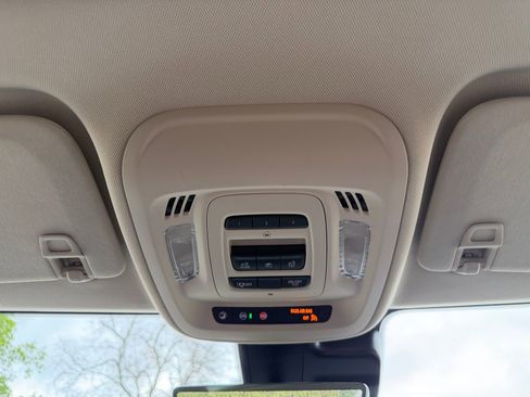 Used 2023 Buick Envision Avenir AWD/4WD image 21