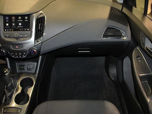 Used 2019 Chevrolet Cruze LT FWD image 28