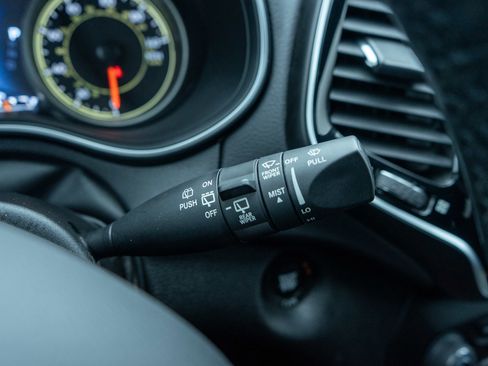 Used 2021 Jeep Cherokee Limited image 28