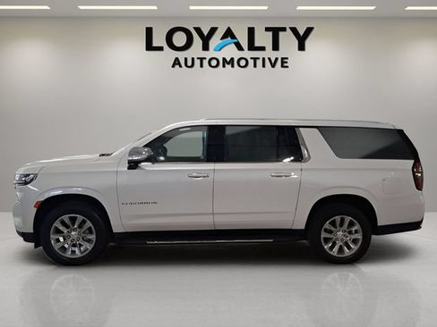 Used 2023 Chevrolet Suburban Premier AWD/4WD image 2