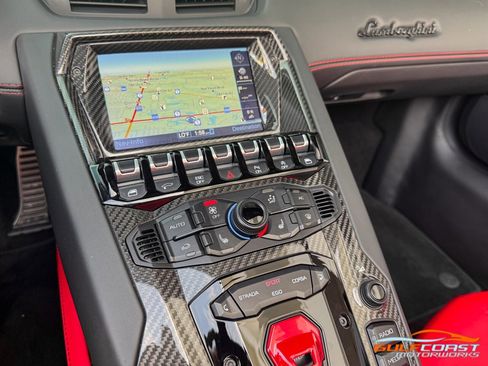 Used 2018 Lamborghini Aventador S image 19