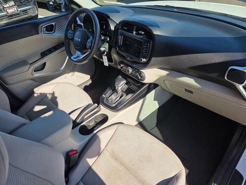 Used 2025 Kia Soul LX w/ LX Technology Package FWD image 26