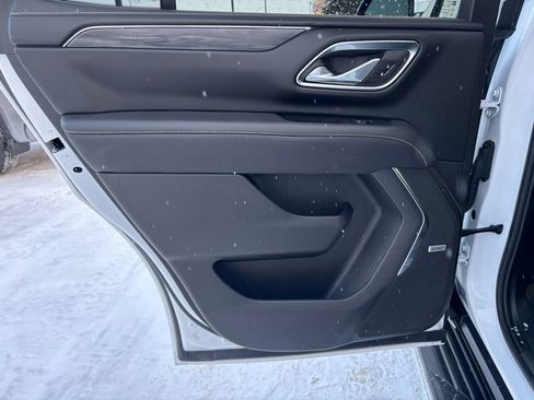 Used 2024 GMC Yukon SLT w/ SLT Luxury Package image 26