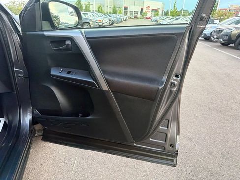 Used 2017 Toyota RAV4 LE FWD image 10