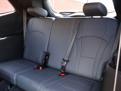 Used 2023 Buick Enclave Essence image 22