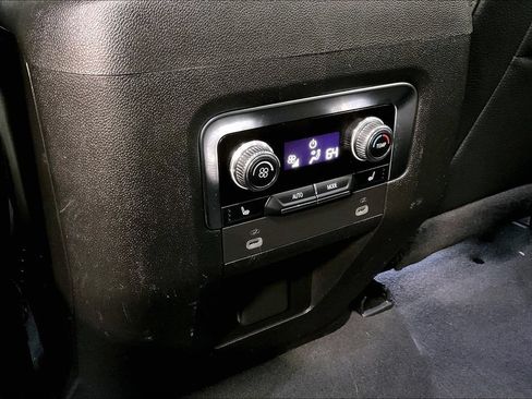 Used 2024 GMC Yukon Denali AWD/4WD image 11