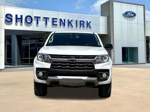 Used 2022 Chevrolet Colorado Z71 AWD/4WD image 2