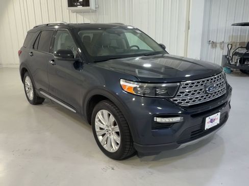 Used 2022 Ford Explorer Limited w/ Limited Technology Package RWD image 3
