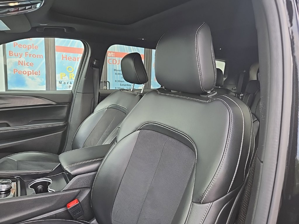 Used 2024 Jeep Grand Cherokee L Altitude AWD/4WD image 9