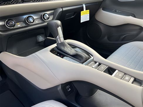 Used 2025 Honda HR-V LX image 18