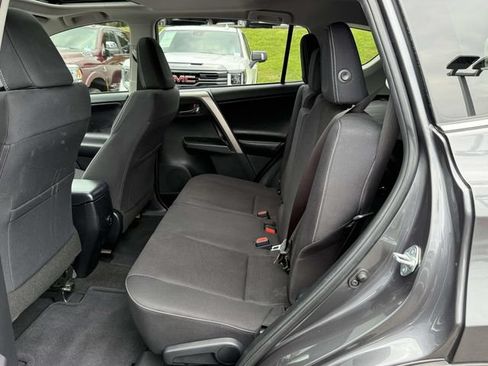 Used 2018 Toyota RAV4 XLE FWD image 12