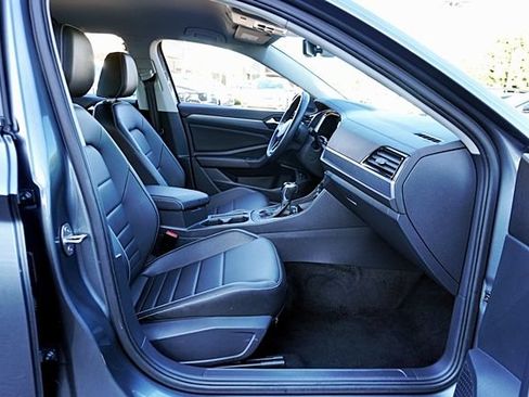 Used 2024 Volkswagen Jetta SE FWD image 11
