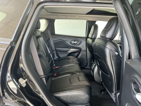 Used 2022 Jeep Cherokee Limited image 12