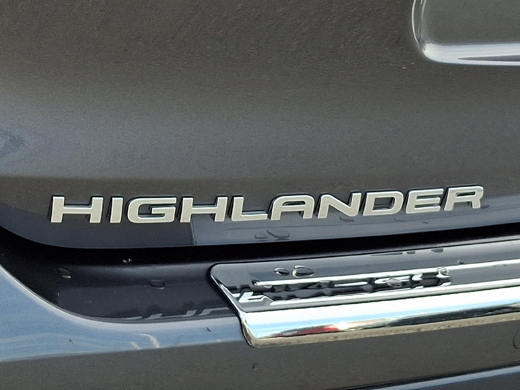 Certified 2022 Toyota Highlander Limited AWD/4WD image 33