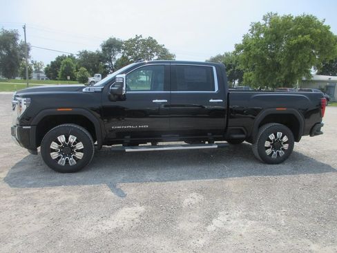 New 2026 GMC Sierra 2500 Denali w/ Denali Reserve Package AWD/4WD image 9