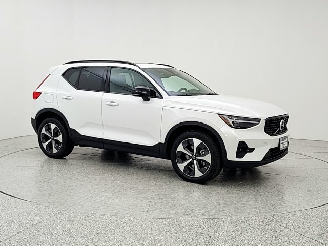 New 2026 Volvo XC40 B5 Plus w/ Protection Package Premier AWD/4WD image 3