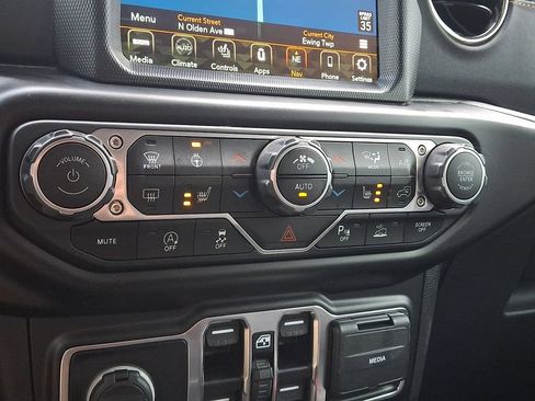Used 2022 Jeep Wrangler Unlimited Sahara AWD/4WD image 18