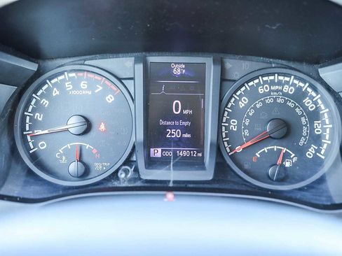 Used 2018 Toyota Tacoma SR image 21