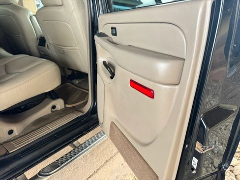 Used 2005 Chevrolet Avalanche Z66 w/ Sun And Sound Package RWD image 23