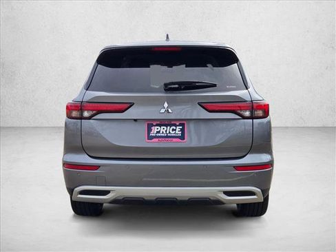 Used 2024 Mitsubishi Outlander SE Black Edition image 4