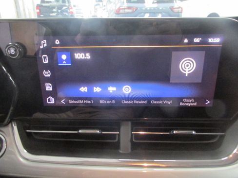 Used 2025 Chevrolet Trax LT w/ LT Convenience Package image 36