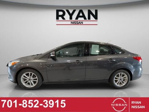 Used 2017 Ford Focus SE w/ Cold Weather Package image 2