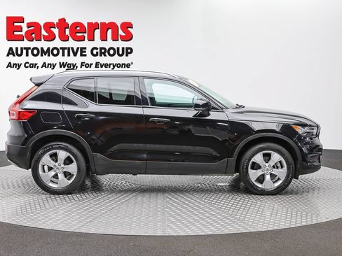 Used 2022 Volvo XC40 T5 Momentum AWD/4WD image 4