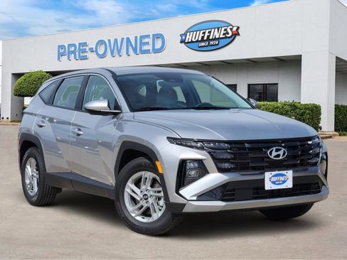 Certified 2025 Hyundai Tucson SE image 1