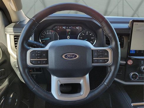 Used 2024 Ford Expedition XLT image 19