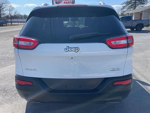 Used 2017 Jeep Cherokee Latitude w/ True North Edition AWD/4WD image 6