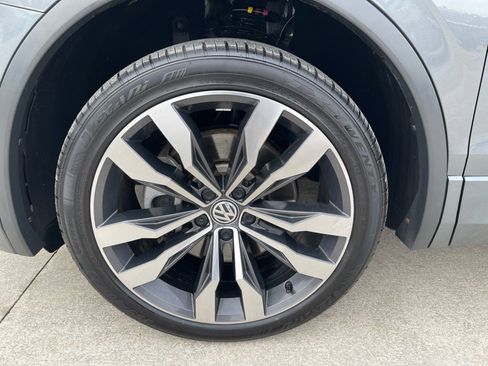 Used 2021 Volkswagen Tiguan SEL Premium R-Line image 17