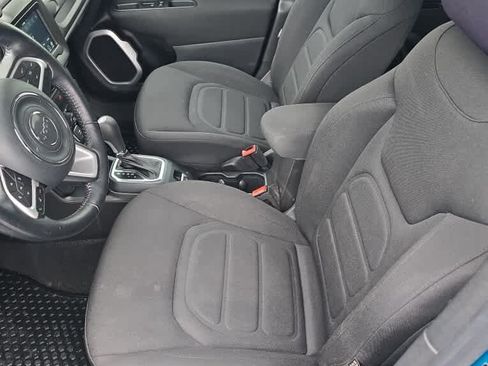 Used 2020 Jeep Renegade Latitude w/ Cold Weather Group AWD/4WD image 9