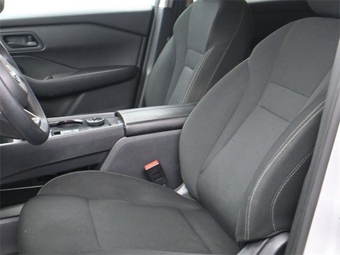 Used 2024 Nissan Rogue S image 10