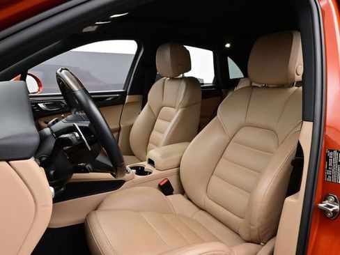 Certified 2023 Porsche Macan S AWD/4WD image 5