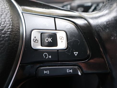 Used 2018 Volkswagen Tiguan SE AWD/4WD image 31