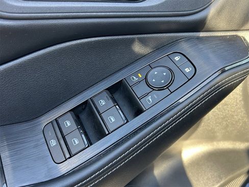 Certified 2025 Nissan Rogue SV image 32