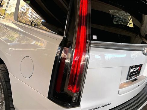 Used 2017 Cadillac Escalade Platinum image 28