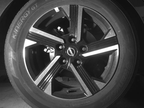 Used 2025 Nissan Sentra SV FWD image 15