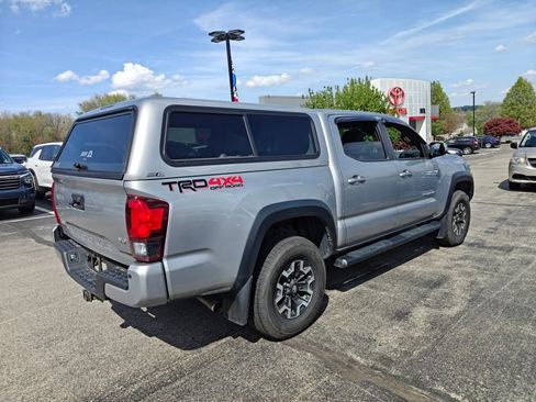 Used 2019 Toyota Tacoma TRD Off-Road AWD/4WD image 4