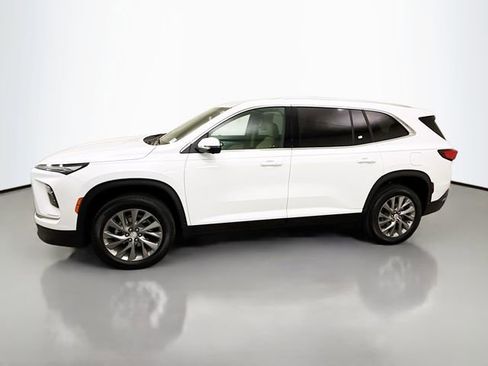 Used 2025 Buick Enclave Preferred image 5