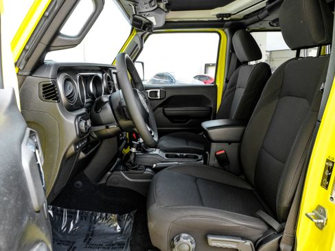 Used 2023 Jeep Wrangler Unlimited image 3