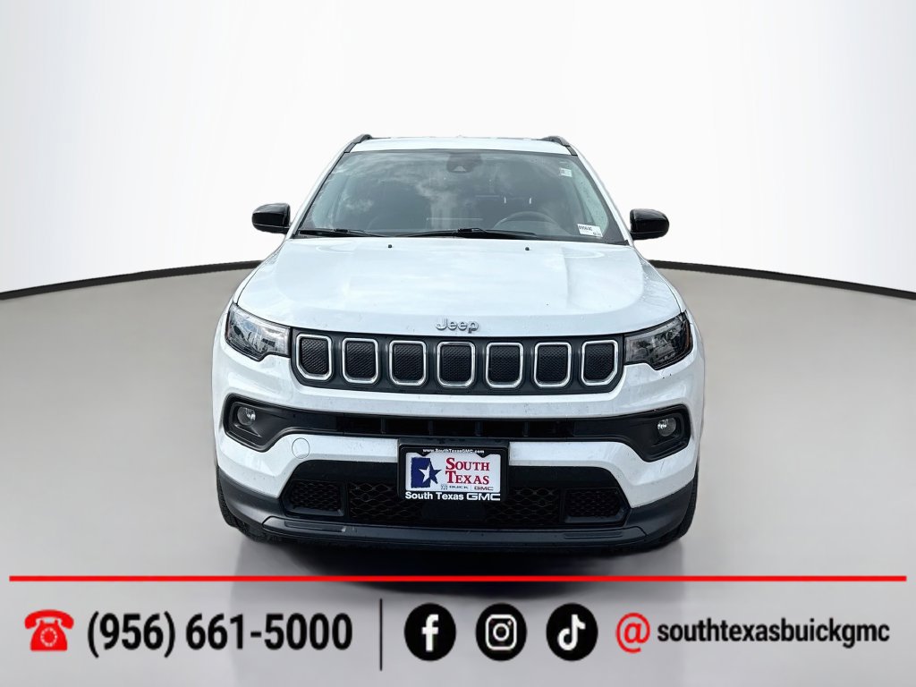 Used 2022 Jeep Compass Latitude AWD/4WD image 2