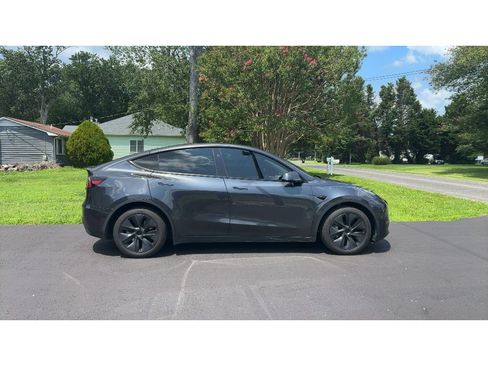 Used 2025 Tesla Model Y Long Range RWD image 3