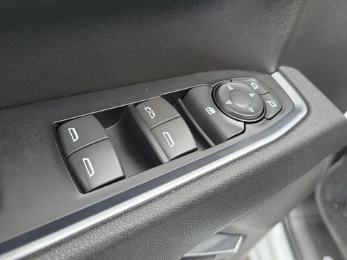 Used 2025 GMC Sierra 2500 SLE w/ Preferred Package AWD/4WD image 18