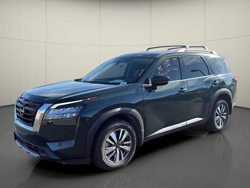 Used 2025 Nissan Pathfinder SL FWD image 3