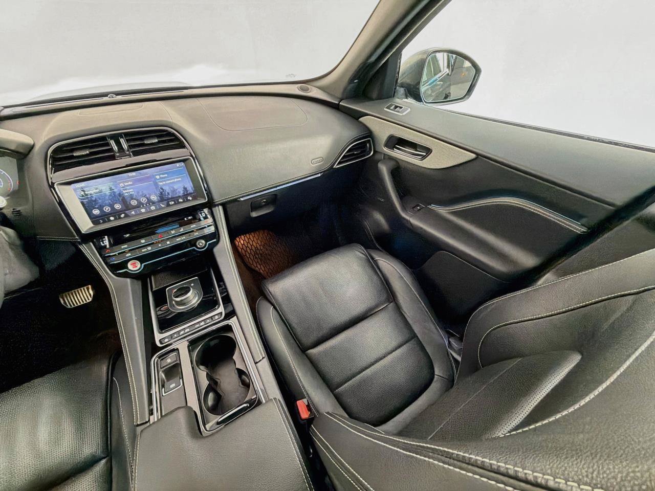Used 2018 Jaguar F-PACE S AWD/4WD image 12