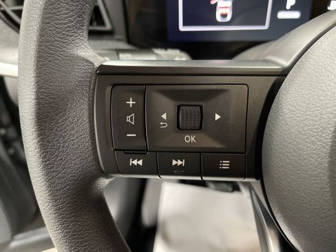 Used 2025 Nissan Kicks SV image 18