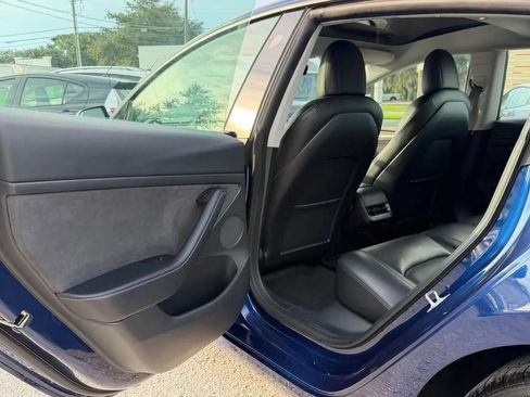 Used 2022 Tesla Model 3 RWD image 9