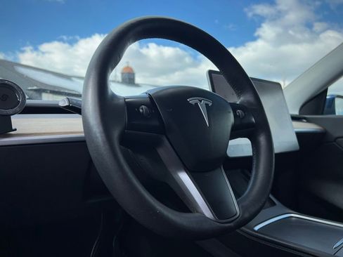 Used 2021 Tesla Model Y Long Range image 60